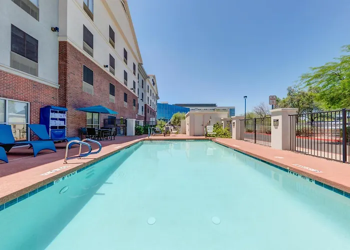 Hampton Midtown Downtown Area Hotel 3*