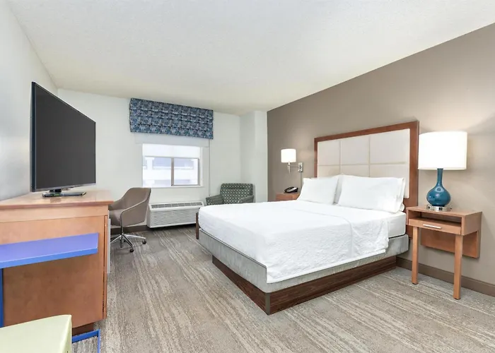Hampton Midtown Downtown Area Hotel 3*