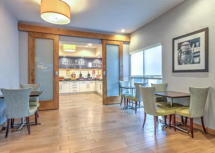 Hampton Midtown Downtown Area Hotel